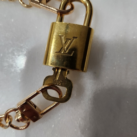 Louis Vuitton gold lock, key and chain necklace - Picture 3 of 5